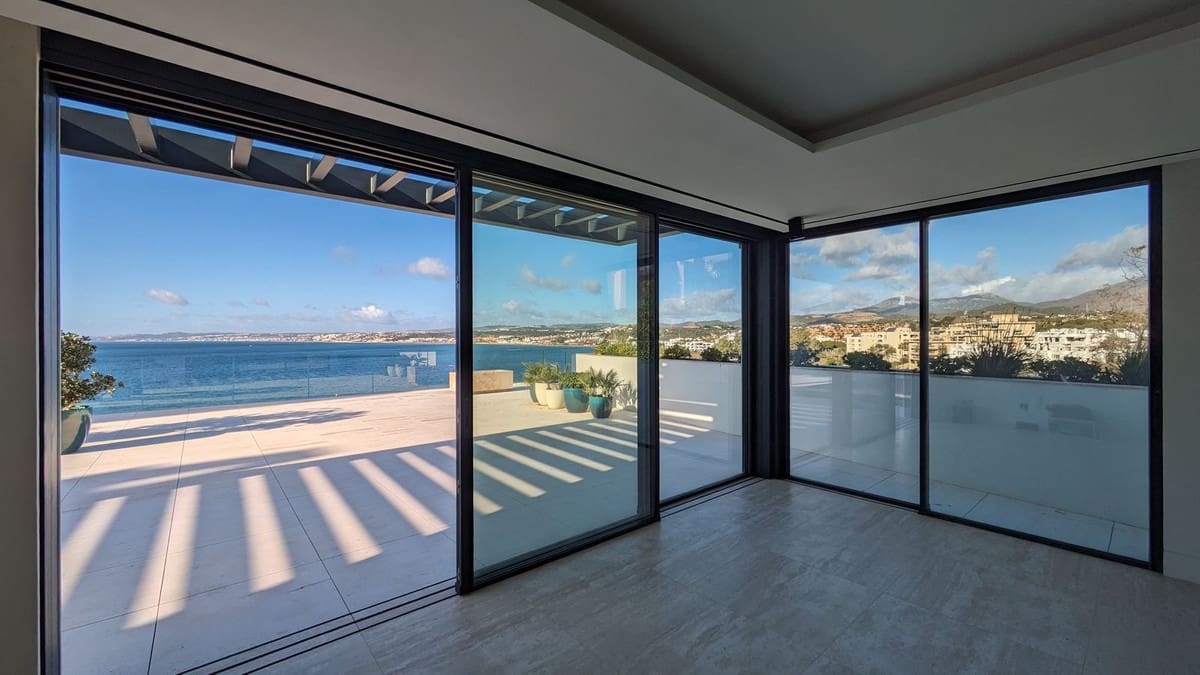 3 bedroom Apartment for sale in Estepona with garage - € 5,000,000 (Ref: 9314638)