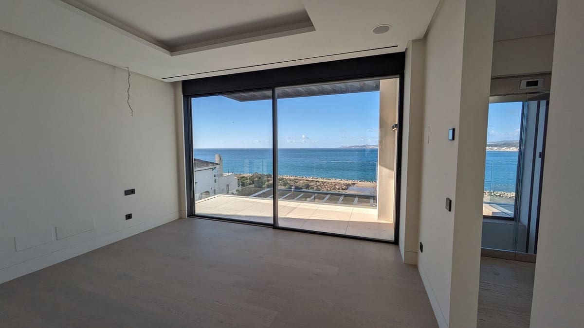 3 bedroom Apartment for sale in Estepona with garage - € 5,000,000 (Ref: 9314638)