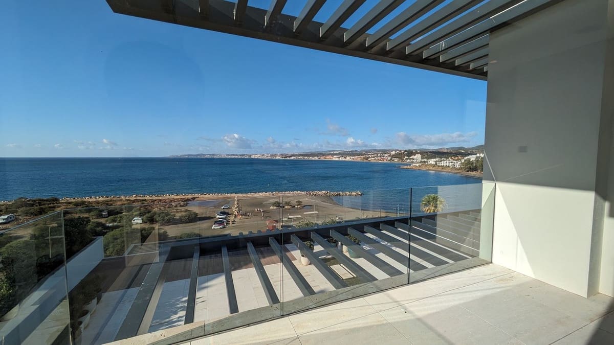 3 bedroom Apartment for sale in Estepona with garage - € 5,000,000 (Ref: 9314638)