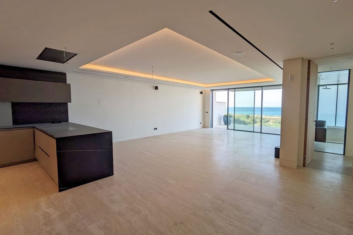 3 bedroom Apartment for sale in Estepona with garage - € 2,410,000 (Ref: 9314639)