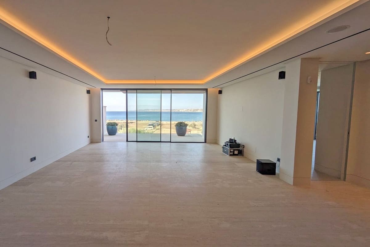 3 bedroom Apartment for sale in Estepona with garage - € 2,410,000 (Ref: 9314639)