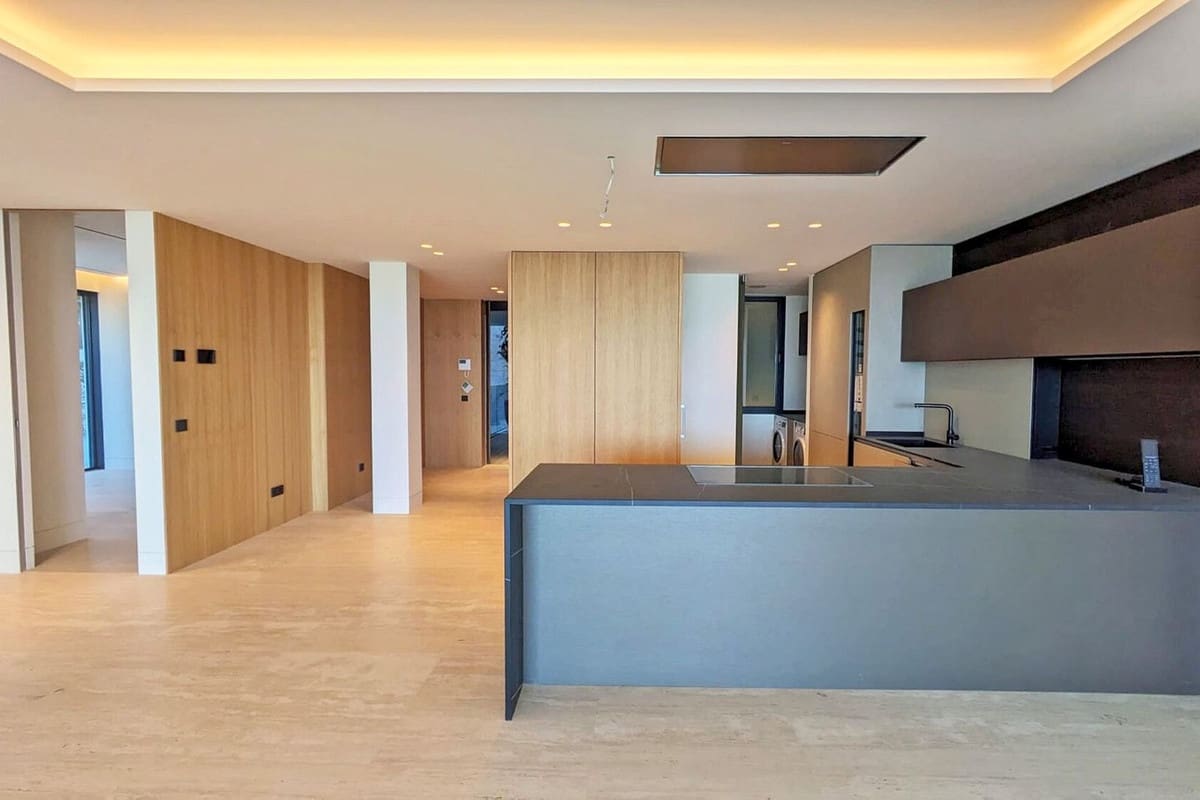 3 bedroom Apartment for sale in Estepona with garage - € 2,410,000 (Ref: 9314639)