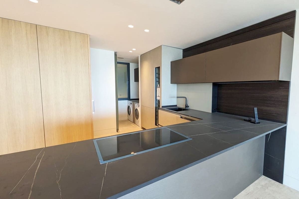 3 bedroom Apartment for sale in Estepona with garage - € 2,410,000 (Ref: 9314639)