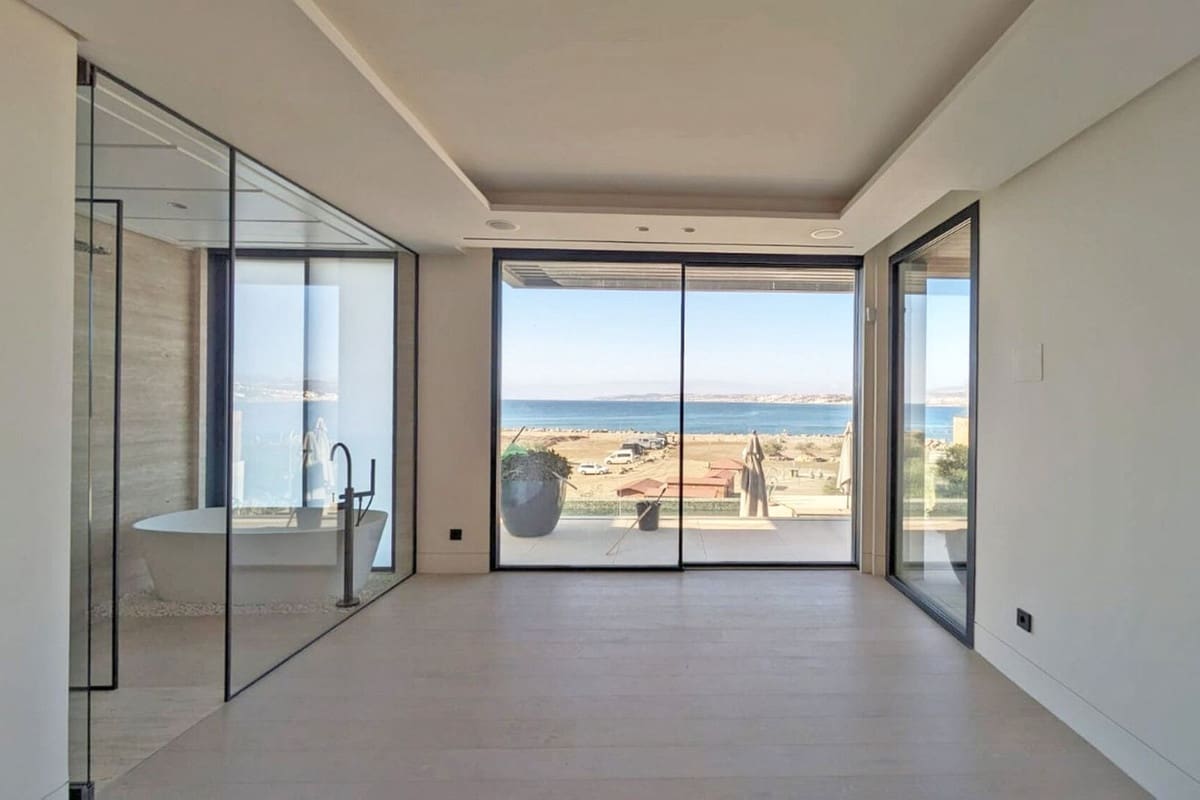 3 bedroom Apartment for sale in Estepona with garage - € 2,410,000 (Ref: 9314639)
