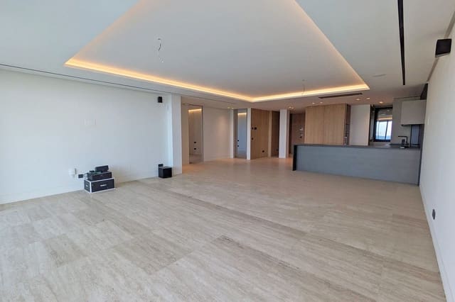 3 bedroom Apartment for sale in Estepona with garage - € 2,410,000 (Ref: 9314639)