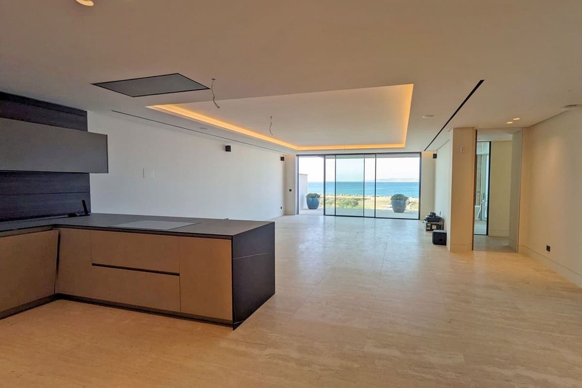 3 bedroom Apartment for sale in Estepona with garage - € 2,410,000 (Ref: 9314639)