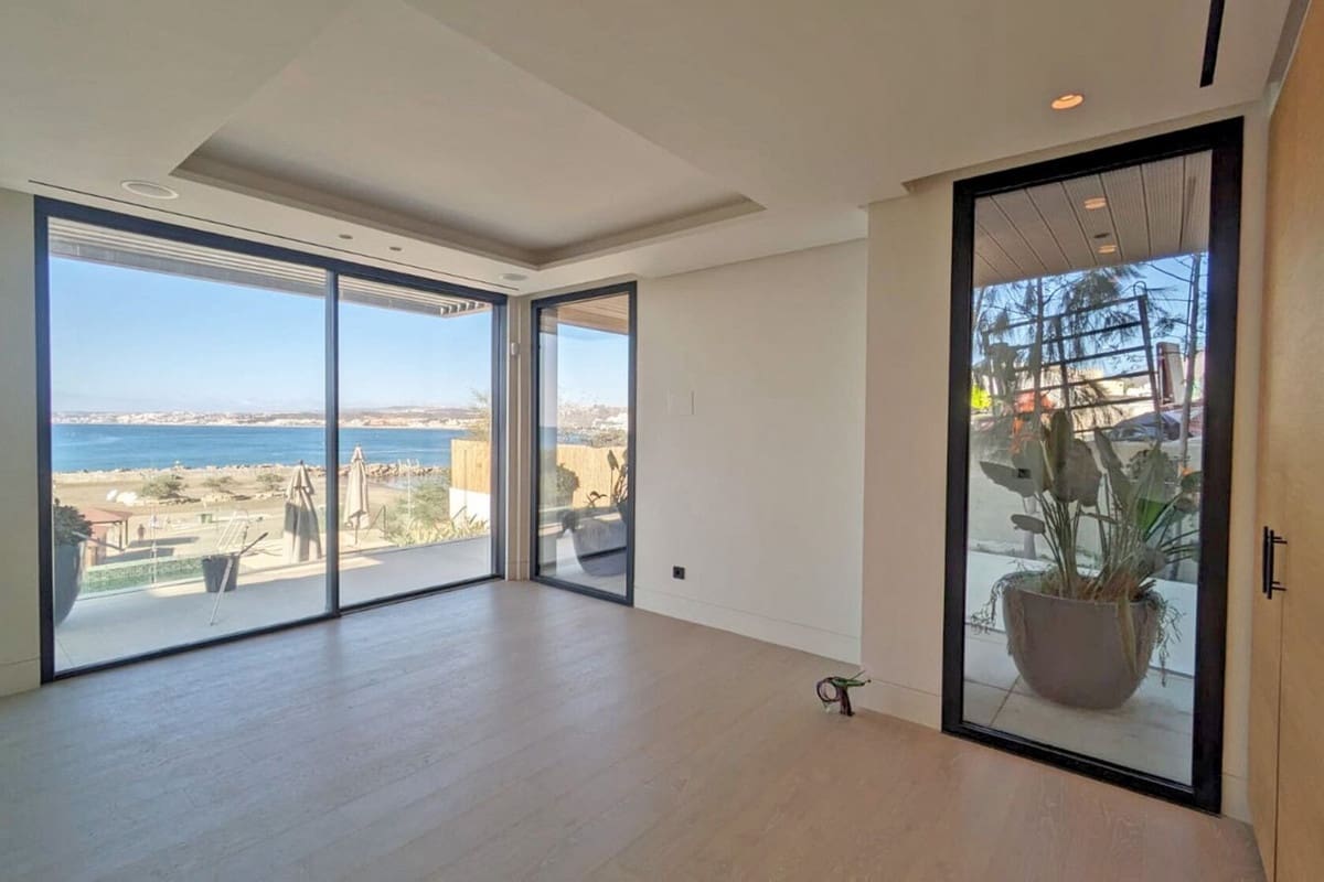 3 bedroom Apartment for sale in Estepona with garage - € 2,410,000 (Ref: 9314639)