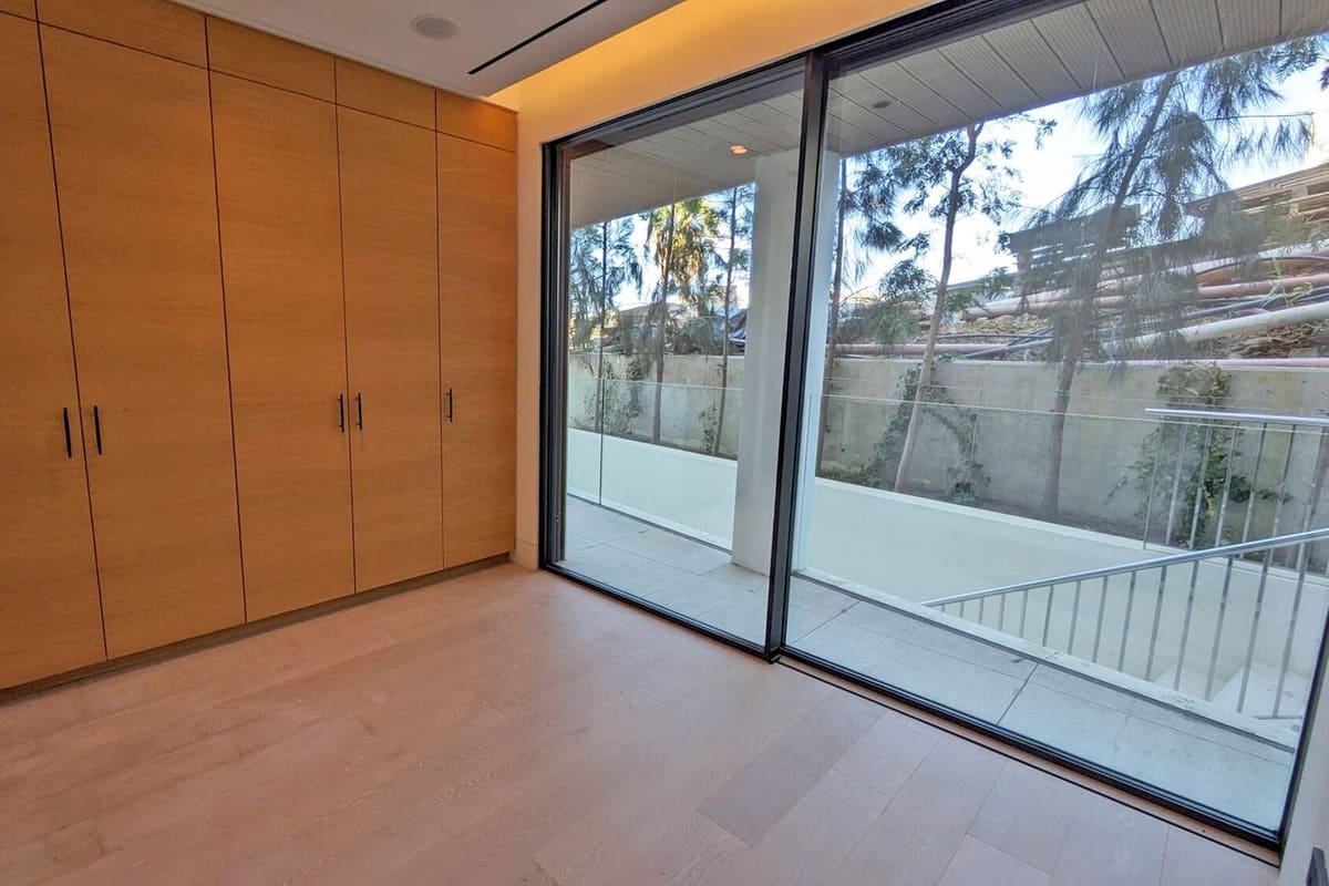 3 bedroom Apartment for sale in Estepona with garage - € 2,410,000 (Ref: 9314639)