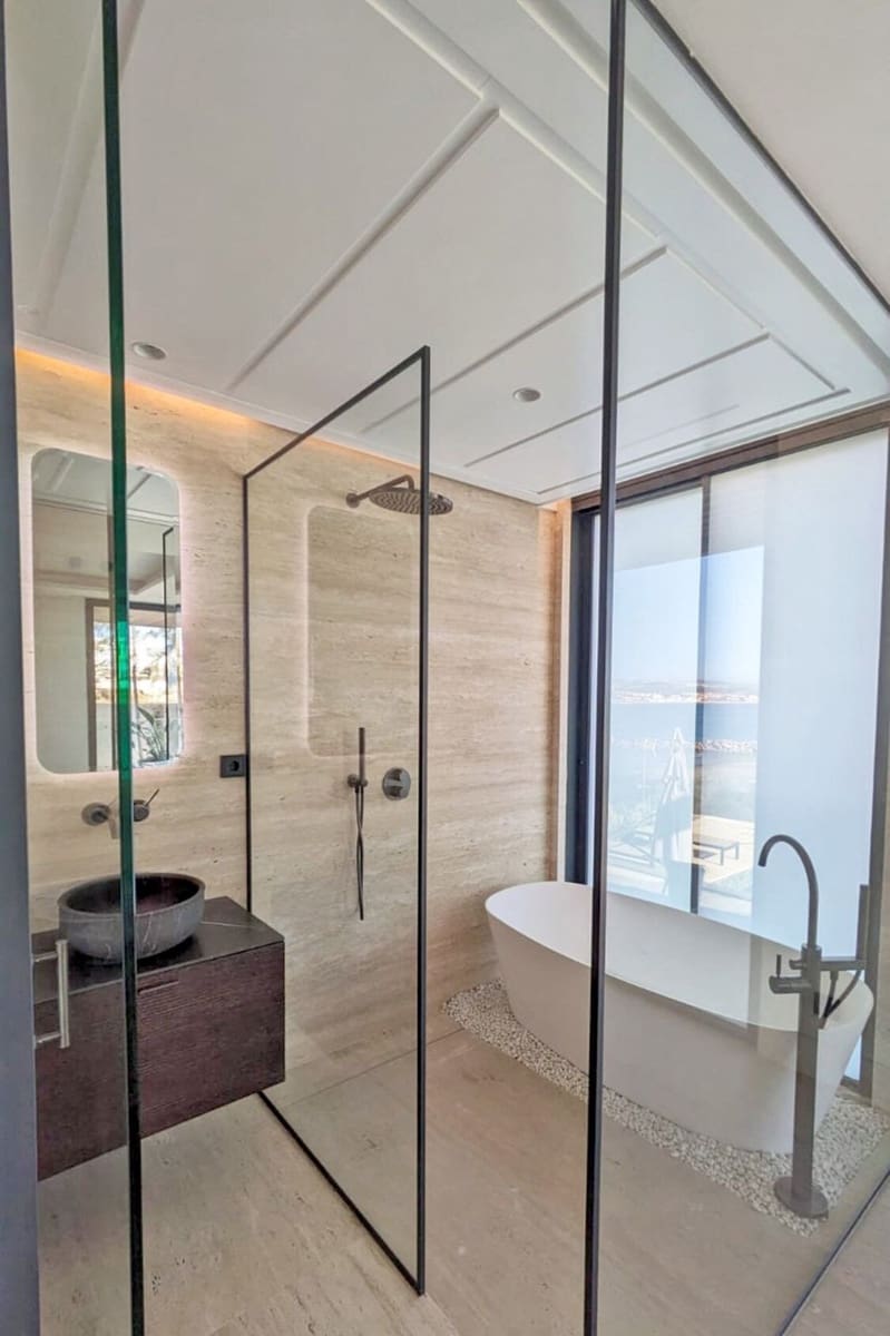 3 bedroom Apartment for sale in Estepona with garage - € 2,410,000 (Ref: 9314639)