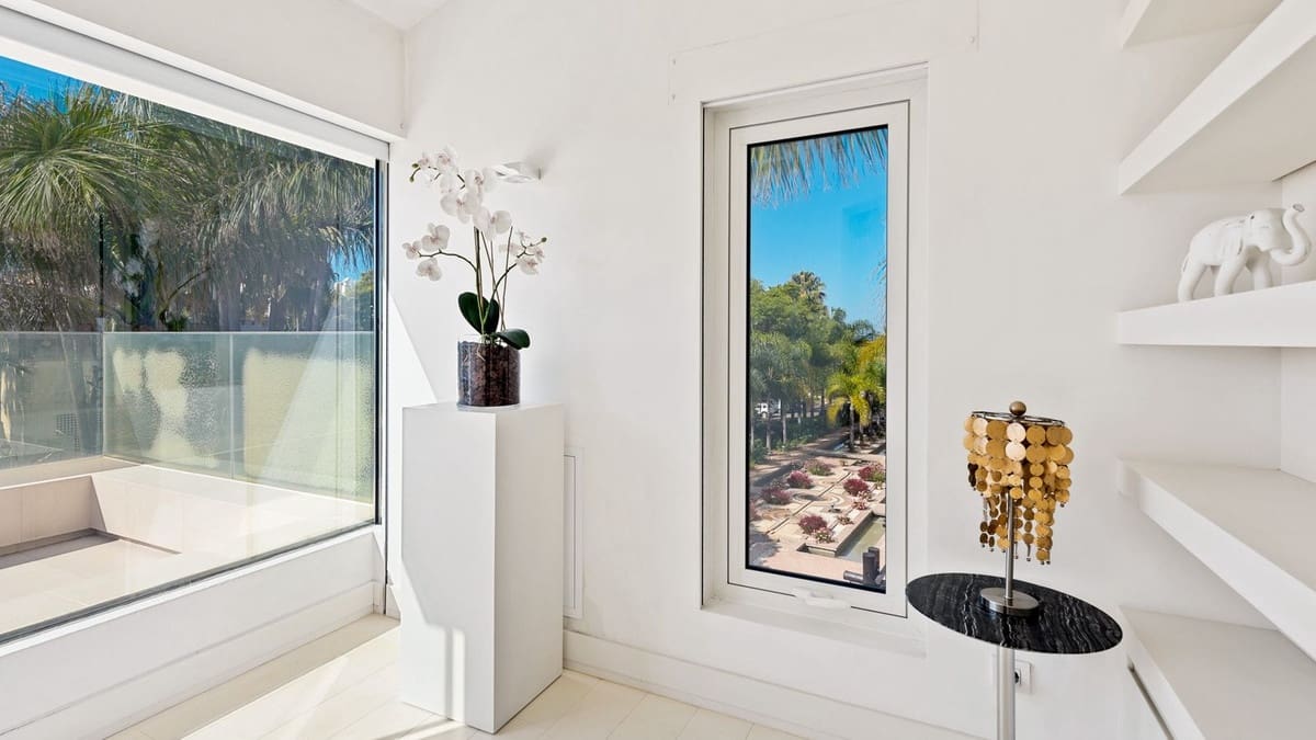 4 bedroom Villa for sale in Marbella - € 10,500,000 (Ref: 9314640)