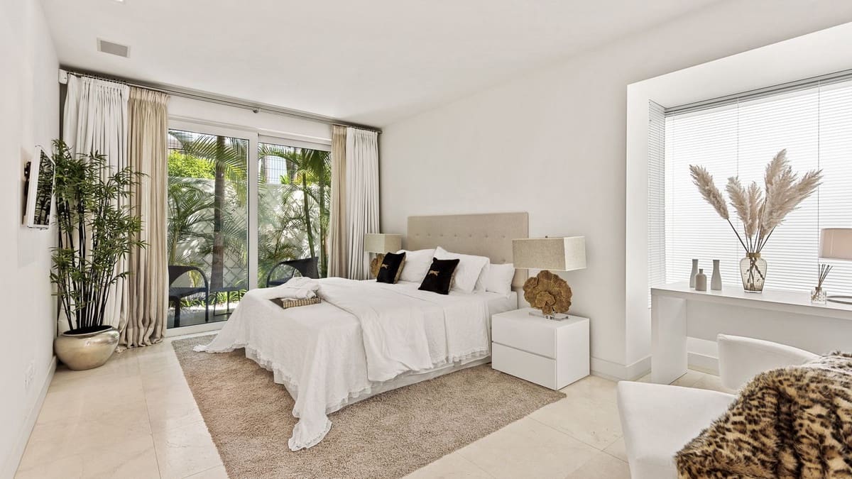 4 bedroom Villa for sale in Marbella - € 10,500,000 (Ref: 9314640)