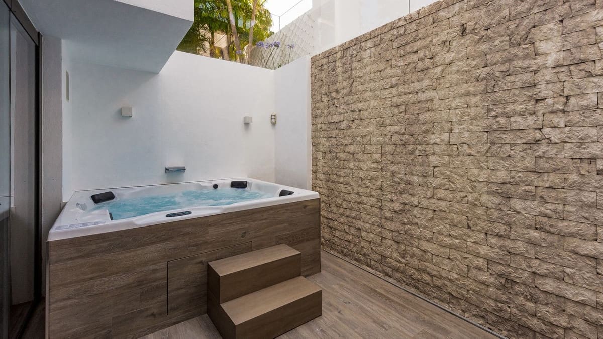 4 slaapkamer Villa te koop in Marbella - € 10.900.000 (Ref: 9314640)