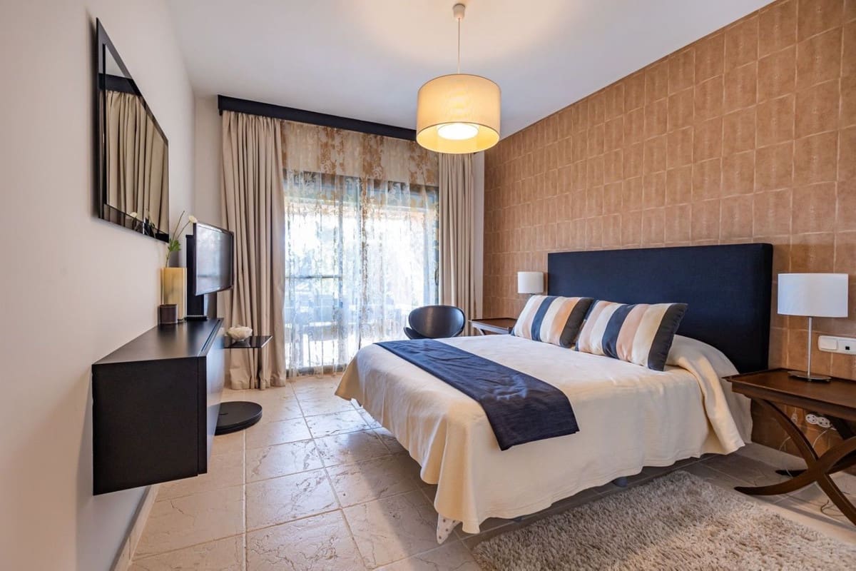 2 sovrum Lägenhet till salu i Benahavis med garage - 450 000 € (Ref: 9314641)