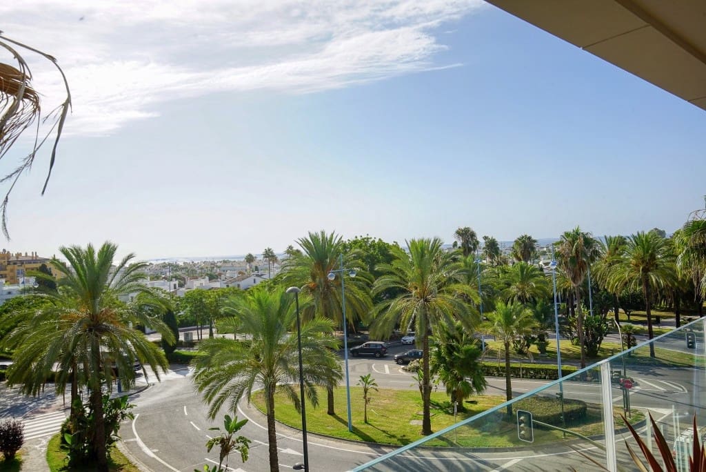 3 bedroom Apartment for sale in San Pedro de Alcantara - € 1,150,000 (Ref: 9352120)