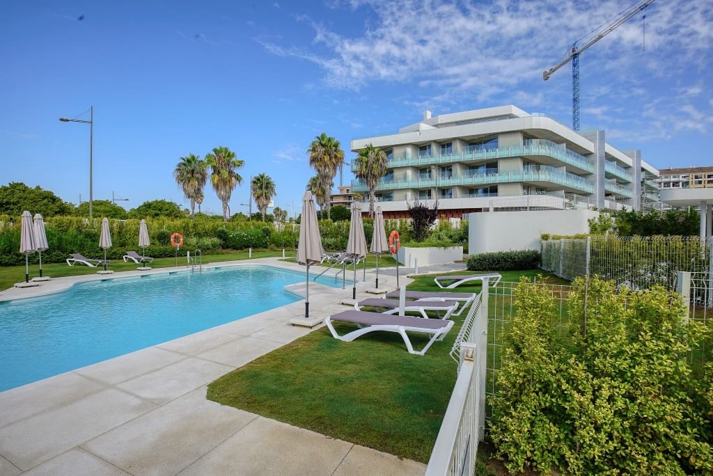 3 bedroom Apartment for sale in San Pedro de Alcantara - € 1,150,000 (Ref: 9352120)