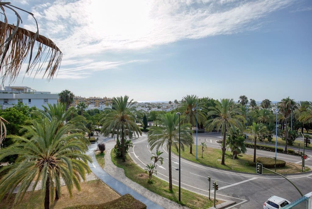 3 bedroom Apartment for sale in San Pedro de Alcantara - € 1,150,000 (Ref: 9352120)