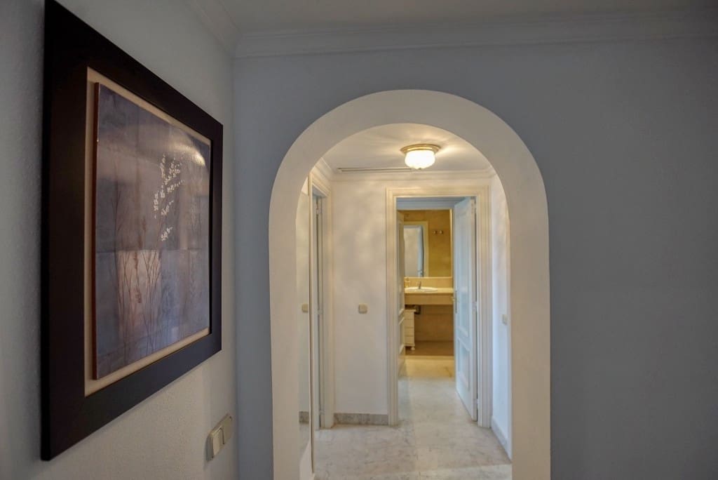 Apartamento de 2 habitaciones en Puerto Banus en venta con garaje - 580.000 € (Ref: 9352121)