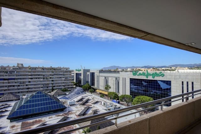 2 bedroom Apartment for sale in Puerto Banus, Marbella with garage - € 580,000 (Ref: 9352121)