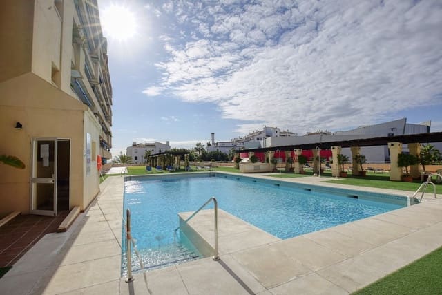 2 bedroom Apartment for sale in Puerto Banus, Marbella with garage - € 580,000 (Ref: 9352121)
