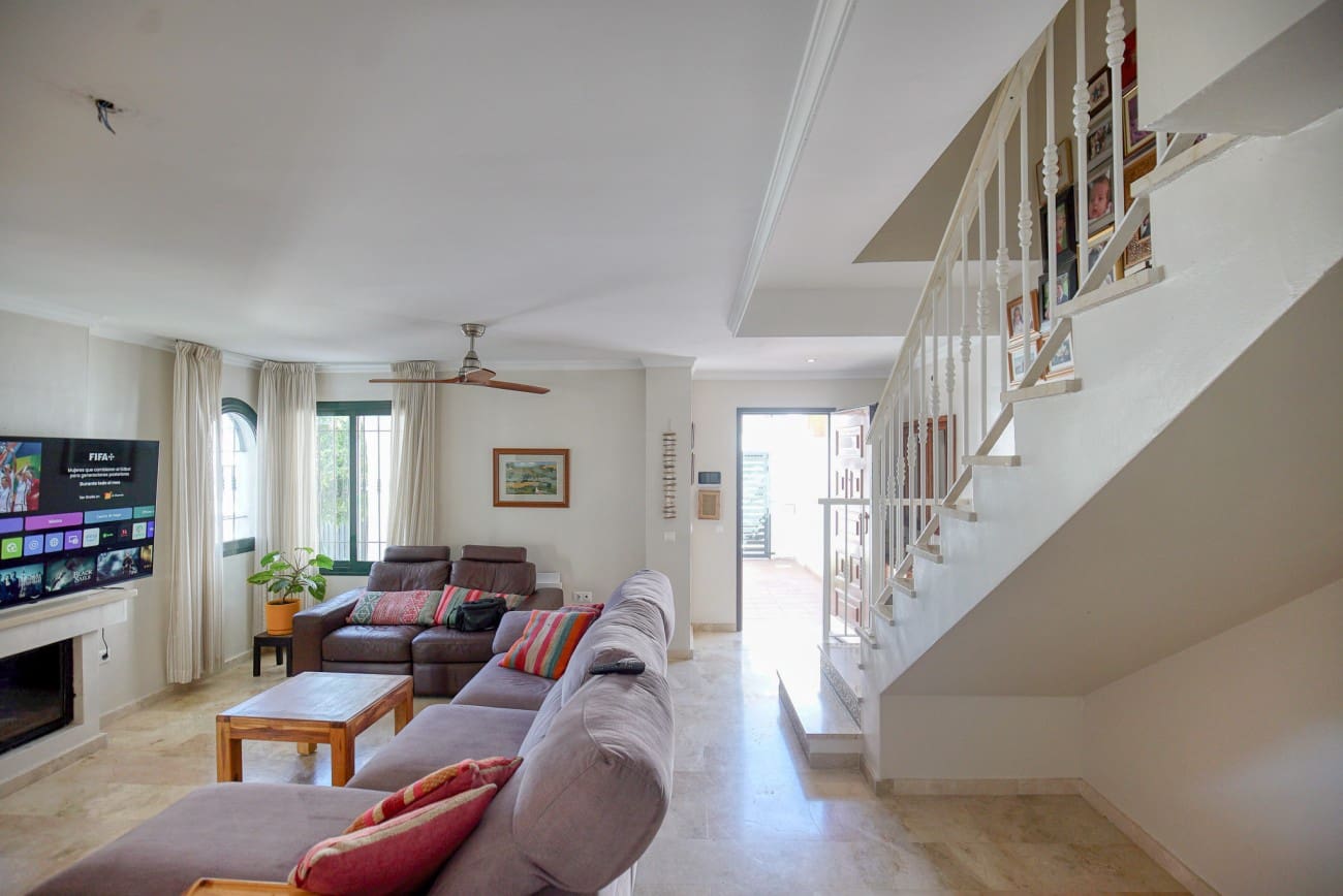 3 soveværelse Villa til salg i Manilva med swimmingpool - € 575.000 (Ref: 9352122)