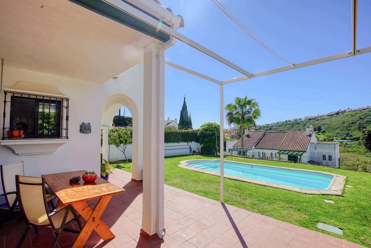 3 soveværelse Villa til salg i Manilva med swimmingpool - € 575.000 (Ref: 9352122)