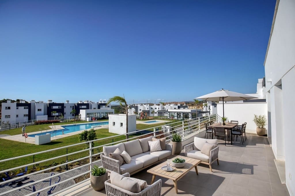 2 bedroom Apartment for sale in Estepona - € 369,000 (Ref: 9360236)
