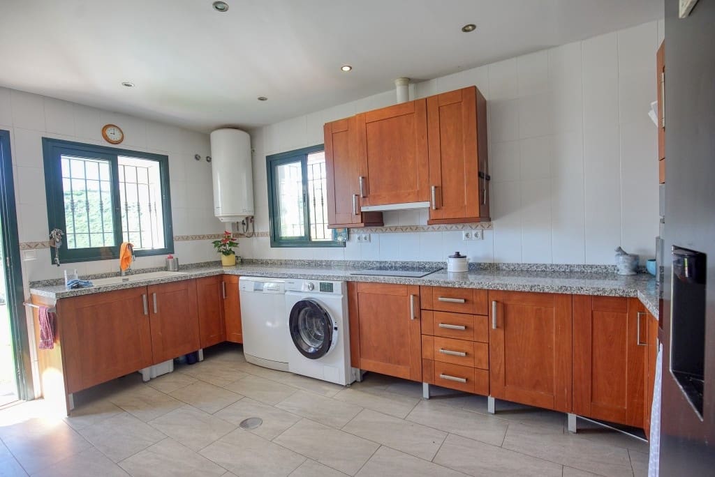 3 bedroom Villa for sale in La Duquesa / Puerto de la Duquesa - € 535,000 (Ref: 9360237)