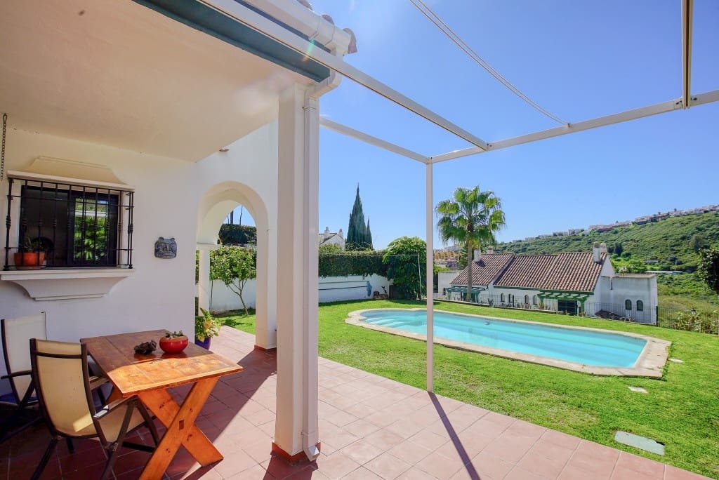 3 bedroom Villa for sale in La Duquesa / Puerto de la Duquesa - € 535,000 (Ref: 9360237)