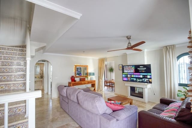 Chalet de 3 habitaciones en La Duquesa / Puerto de la Duquesa, Manilva en venta - 535.000 € (Ref: 9360237)