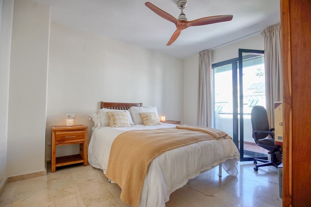 3 quarto Moradia para venda em La Duquesa / Puerto de la Duquesa - 549 000 € (Ref: 9360237)