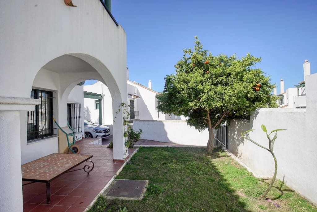 3 quarto Moradia para venda em La Duquesa / Puerto de la Duquesa - 549 000 € (Ref: 9360237)