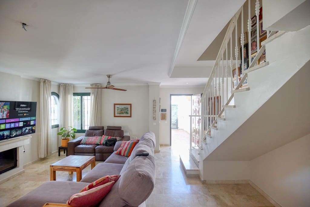 3 quarto Moradia para venda em La Duquesa / Puerto de la Duquesa - 549 000 € (Ref: 9360237)