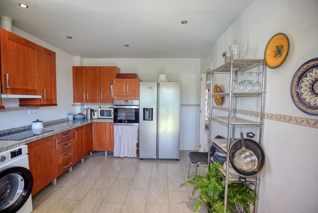 3 quarto Moradia para venda em La Duquesa / Puerto de la Duquesa - 549 000 € (Ref: 9360237)