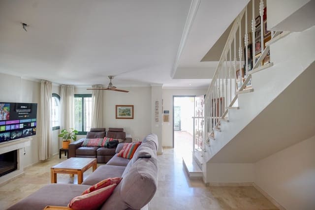 3 sovrum Villa till salu i La Duquesa / Puerto de la Duquesa, Manilva - 549 000 € (Ref: 9360237)