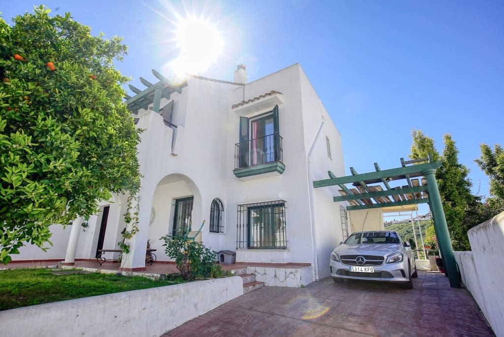 3 quarto Moradia para venda em La Duquesa / Puerto de la Duquesa - 549 000 € (Ref: 9360237)