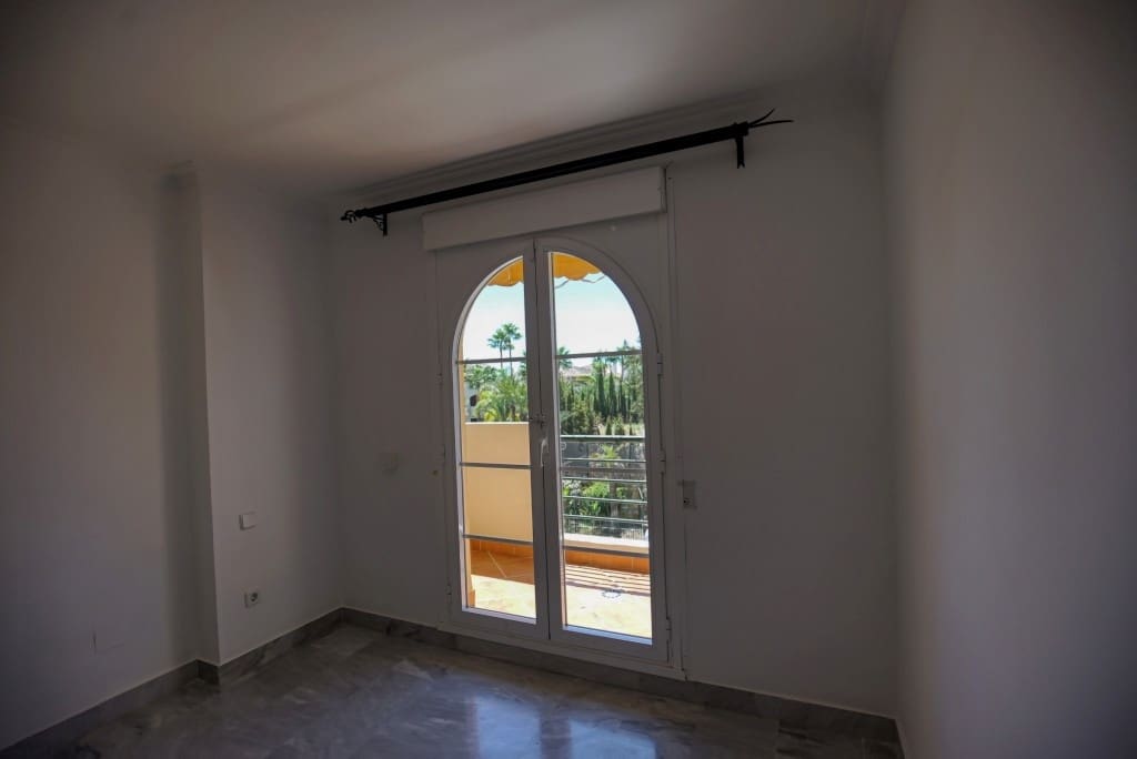 Apartamento de 2 habitaciones en Nueva Andalucia en venta - 450.000 € (Ref: 9360238)
