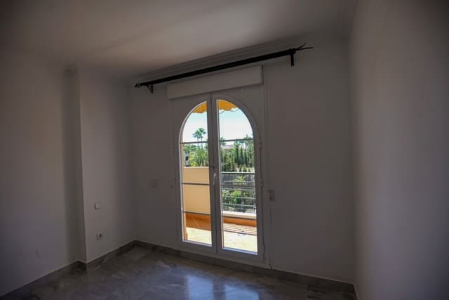 Apartamento de 2 habitaciones en Nueva Andalucia, Marbella en venta - 450.000 € (Ref: 9360238)