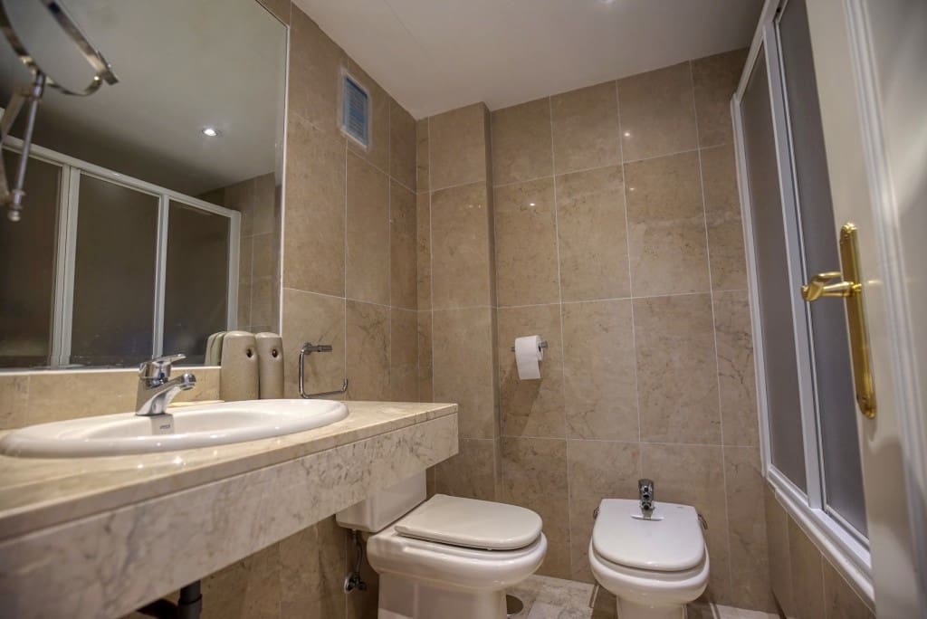 Apartamento de 2 habitaciones en Nueva Andalucia en venta - 450.000 € (Ref: 9360238)