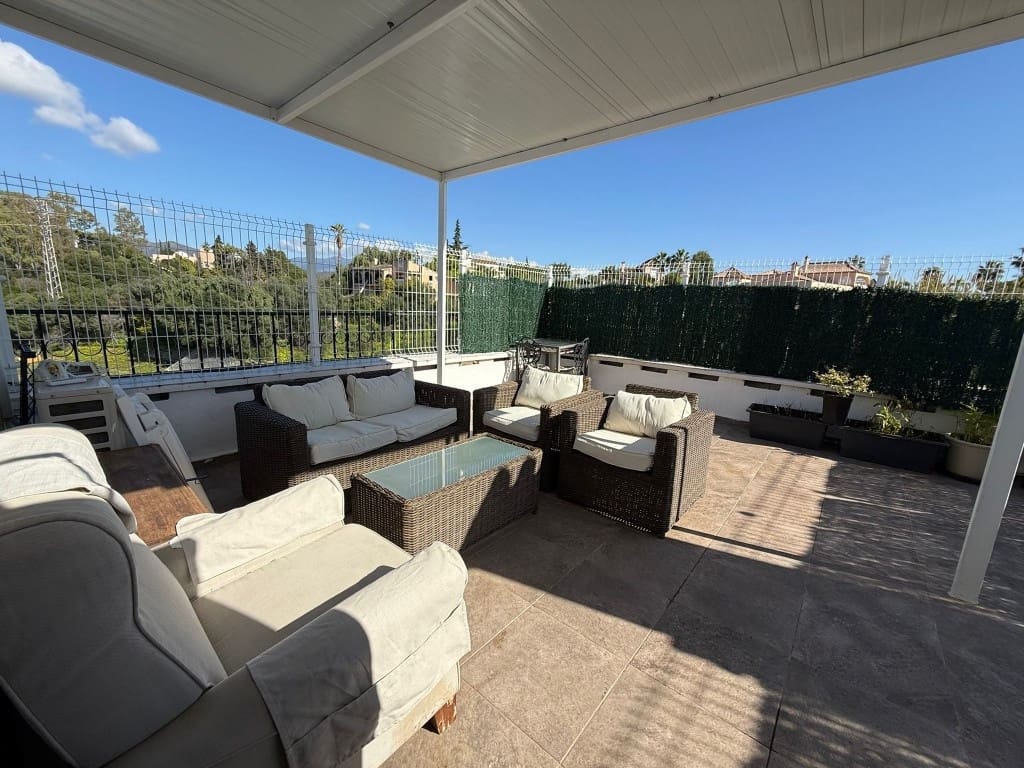 Casa de 3 habitaciones en Estepona en venta - 370.000 € (Ref: 9360239)