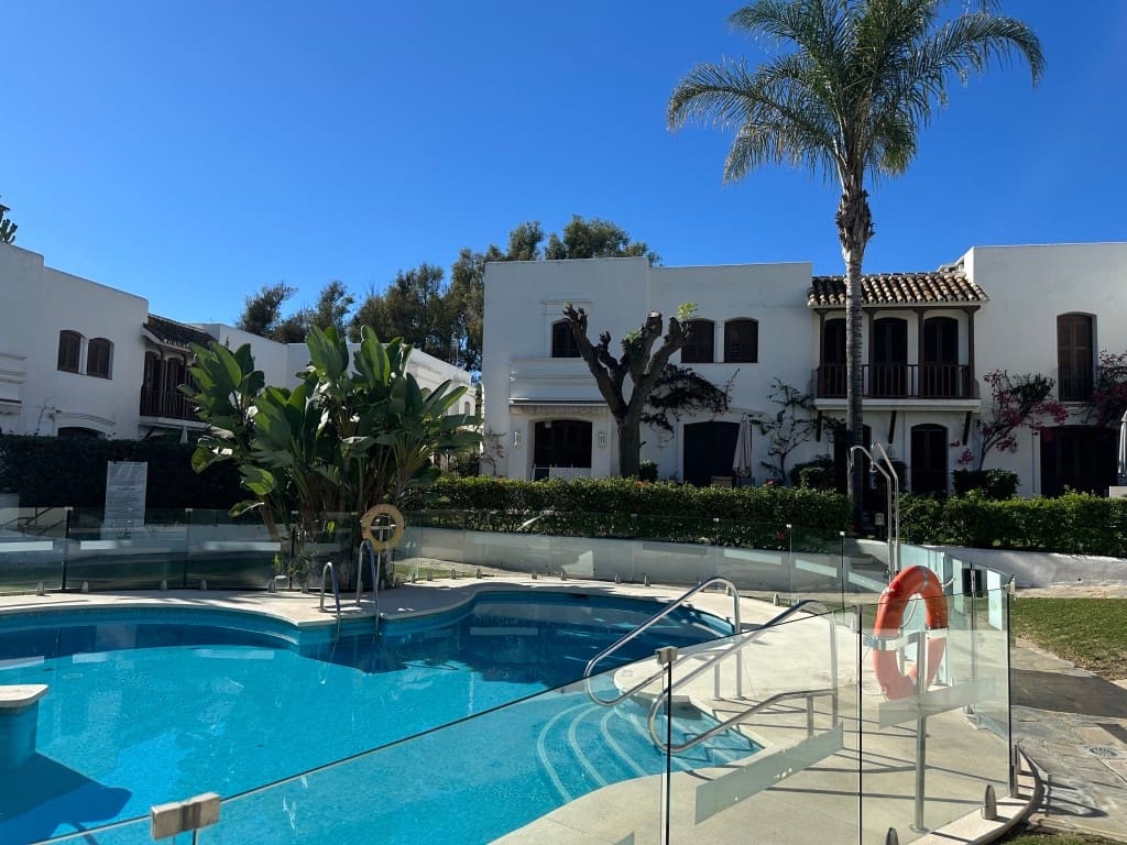 2 sypialnia Dom na sprzedaż w Estepona - 475 000 € (Ref: 9360241)