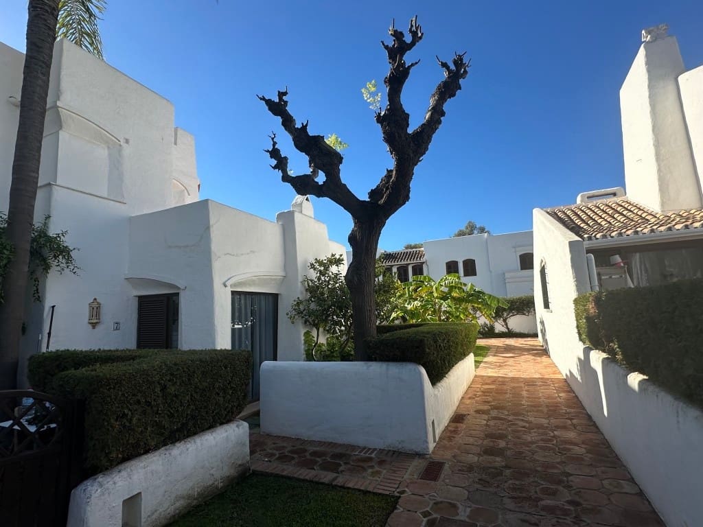 2 quarto Casa em Banda para venda em Estepona - 475 000 € (Ref: 9360241)
