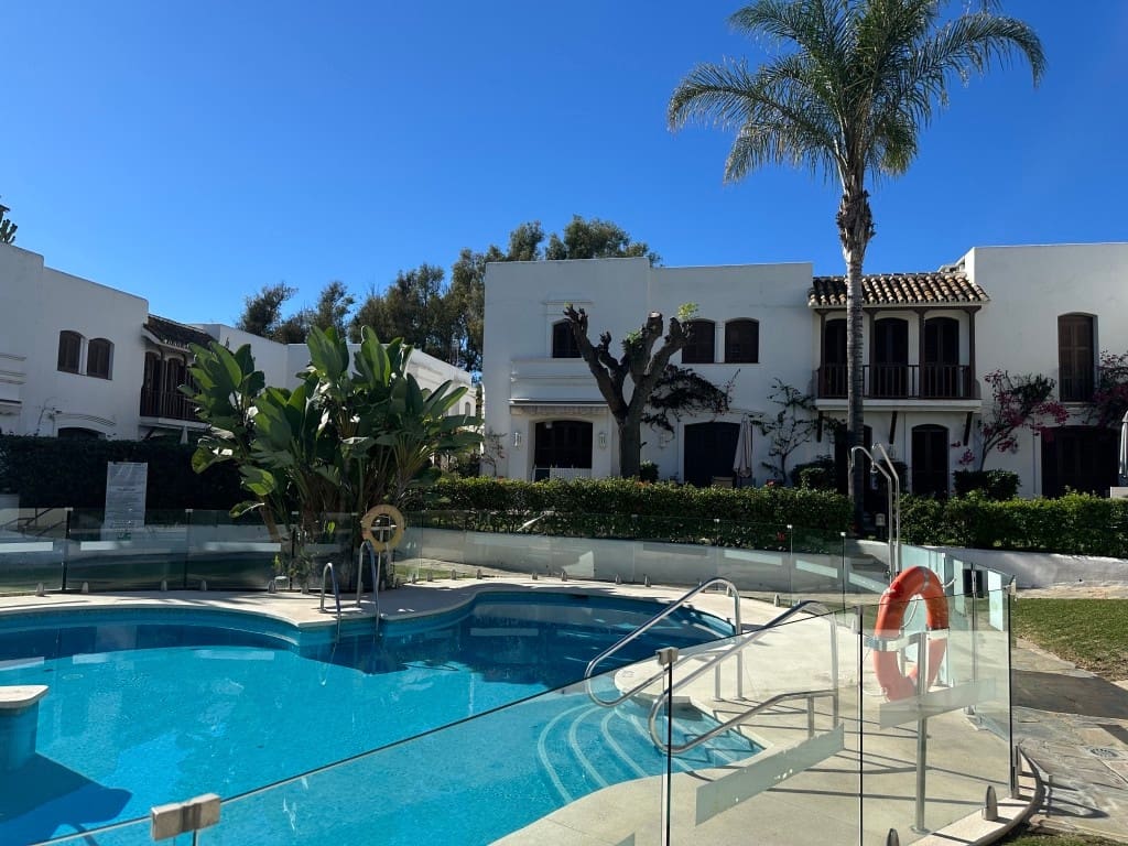 2 soveværelse Byhus til salg i Estepona - € 435.000 (Ref: 9360241)