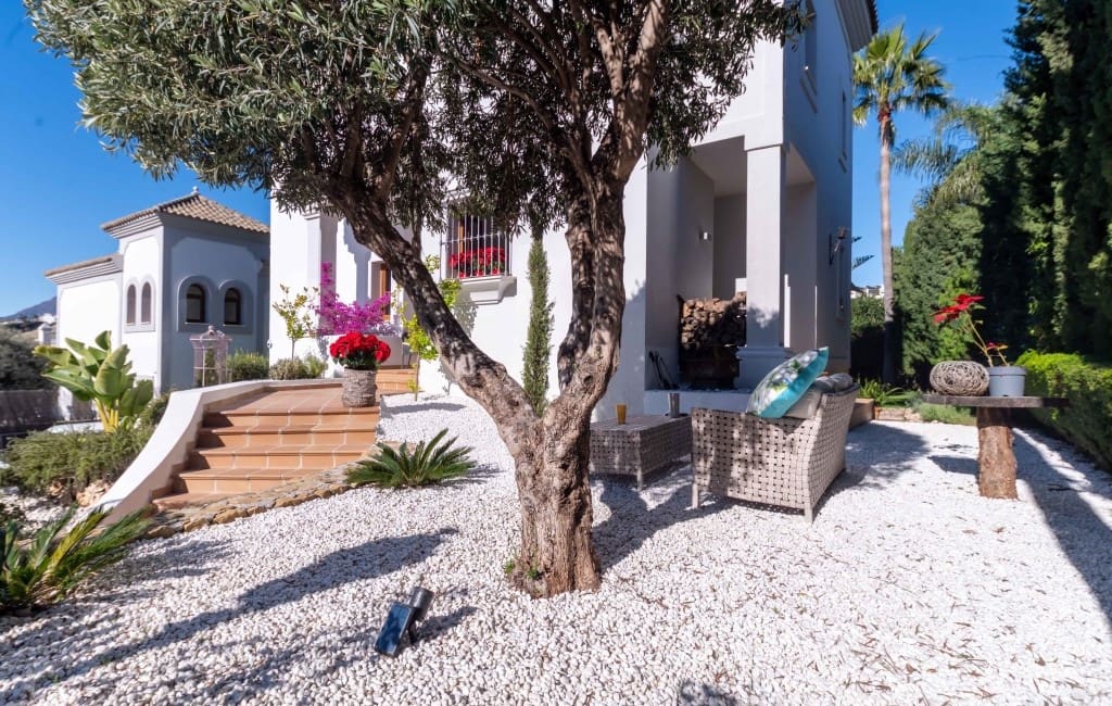 4 soveværelse Villa til salg i Estepona med garage - € 1.299.000 (Ref: 9510115)