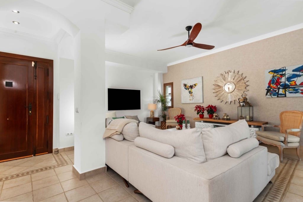 4 Zimmer Villa zu verkaufen in Estepona mit Garage - 1.199.000 € (Ref: 9510115)