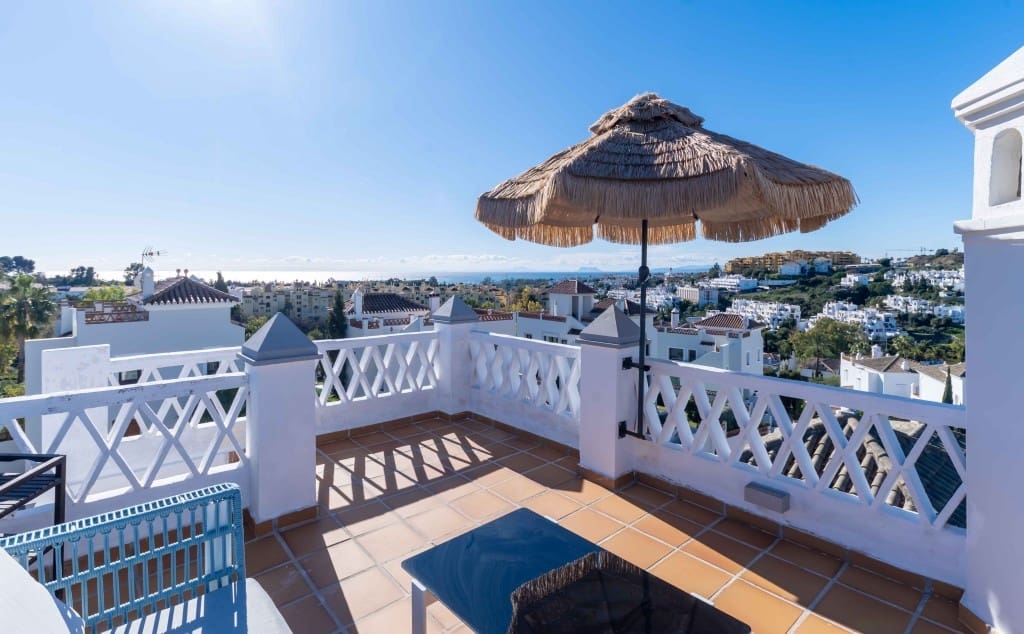 4 Zimmer Villa zu verkaufen in Estepona mit Garage - 1.199.000 € (Ref: 9510115)