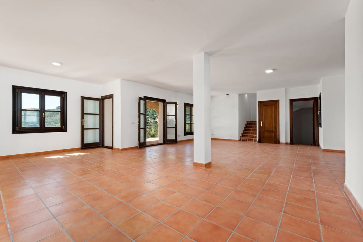 Chalet de 4 habitaciones en Casares en venta - 1.645.000 € (Ref: 9541994)