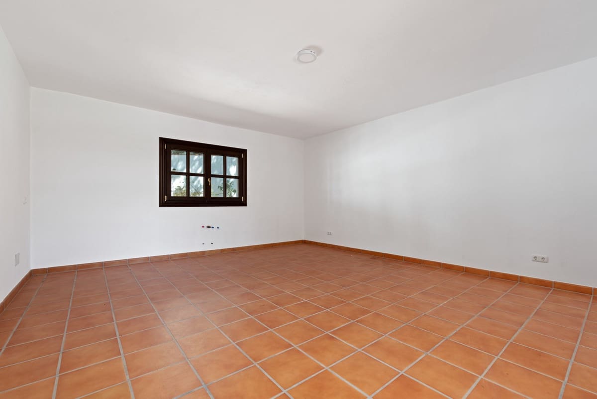 4 bedroom Villa for sale in Casares - € 1,645,000 (Ref: 9541994)