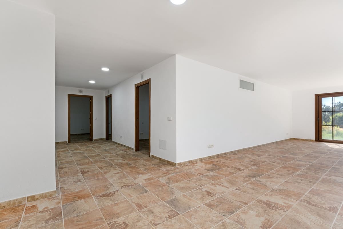 4 bedroom Villa for sale in Casares - € 1,645,000 (Ref: 9541994)