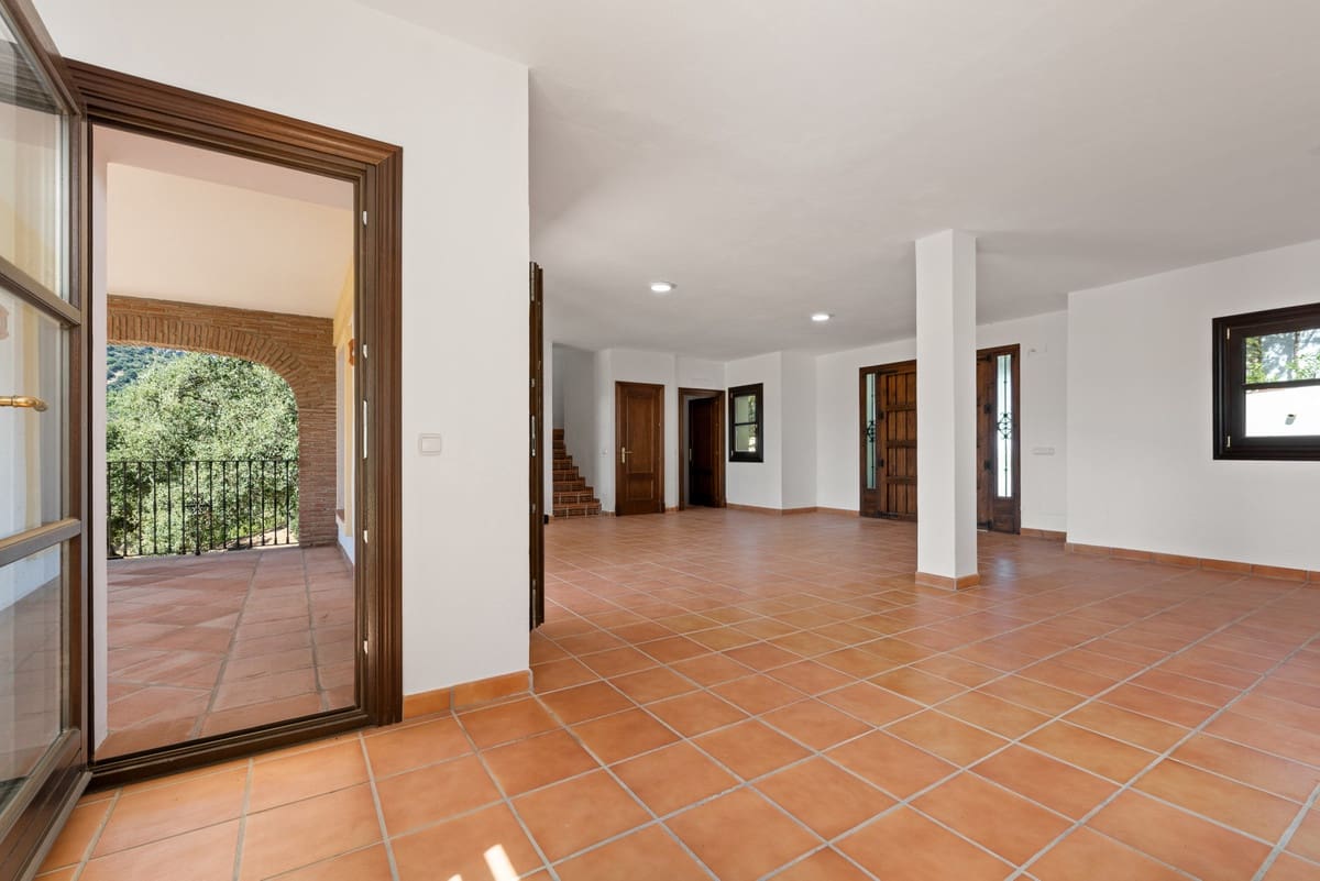 4 bedroom Villa for sale in Casares - € 1,645,000 (Ref: 9541994)