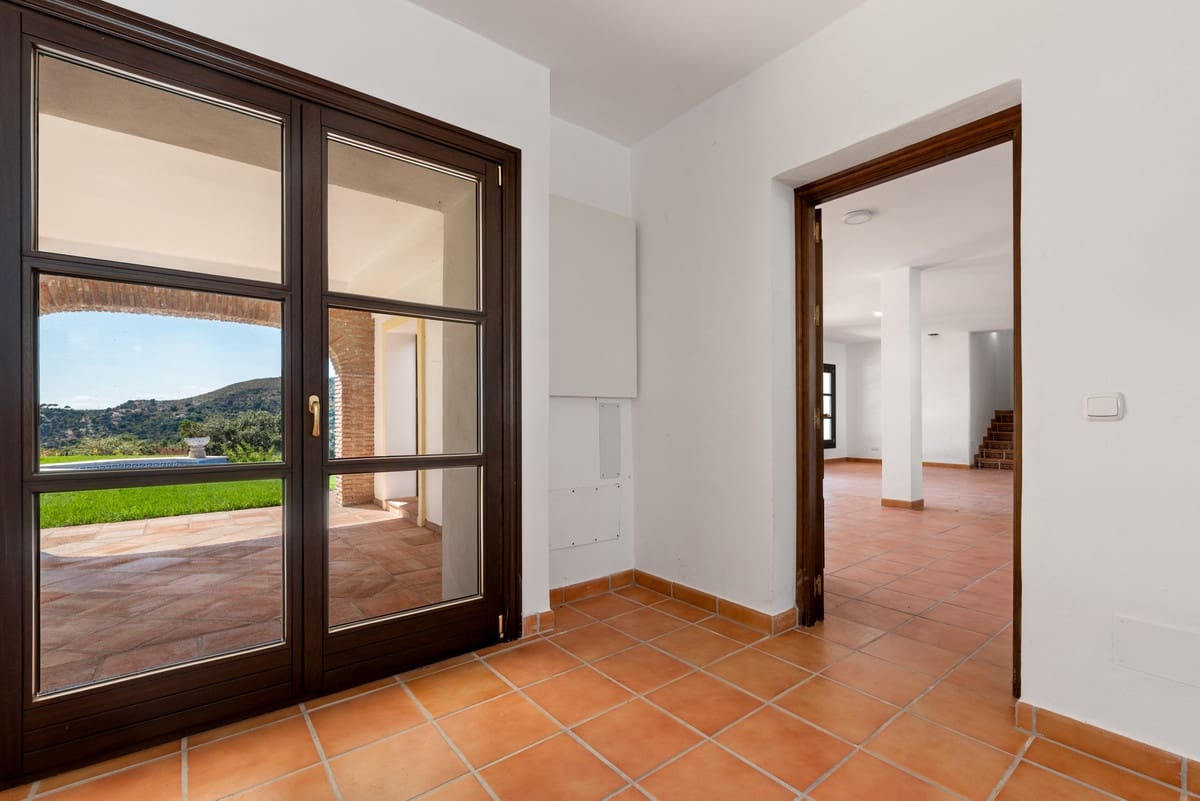 4 bedroom Villa for sale in Casares - € 1,645,000 (Ref: 9541994)